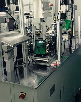 哪些因素會(huì)引起全自動(dòng)送料鉚接機(jī)磨損？