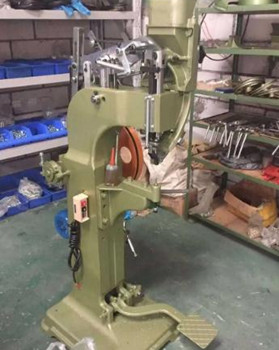 氣壓鉚接機(jī)的鉚頭會旋轉(zhuǎn)嗎？