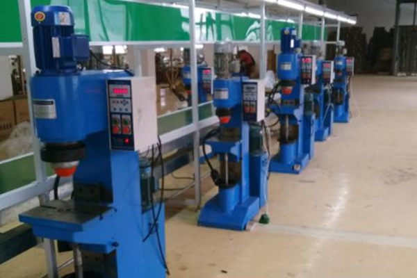 無鉚釘鉚接機(jī)廠家不會(huì)選？建議這樣選！ 圖2