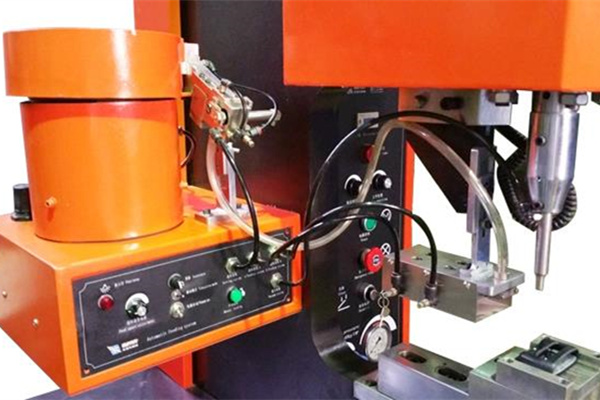 自動(dòng)送料鉚接機(jī)不僅安裝方便且提高生產(chǎn)效率！ 圖1