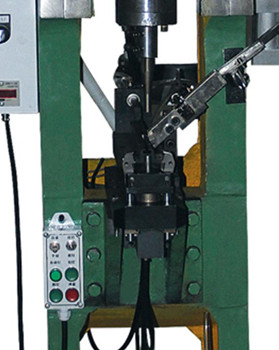 越來(lái)越多的鉚接機(jī)生產(chǎn)廠(chǎng)家提供客戶(hù)定制服務(wù)