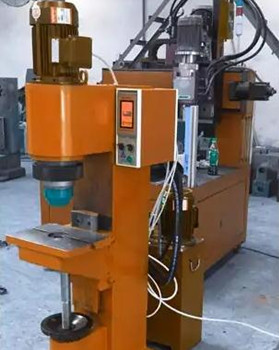 鉚接機(jī)廠(chǎng)家有哪些規(guī)格型號(hào)？