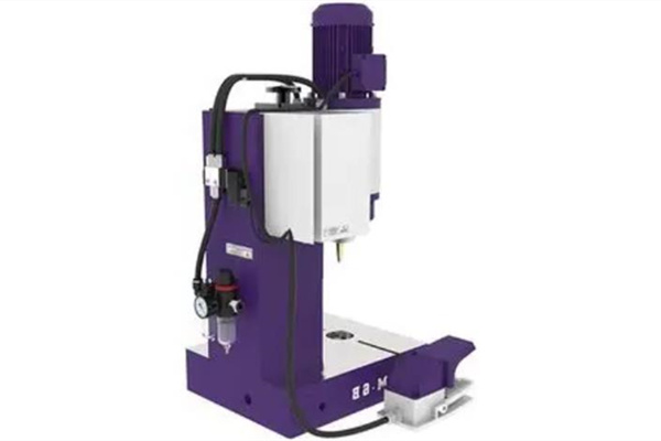 鉚頭不轉(zhuǎn)？可能使用的是徑向鉚接機(jī)！