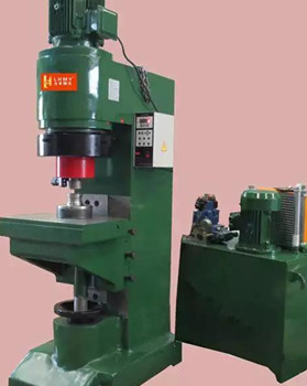 如何選擇合適的鉚接機(jī)廠(chǎng)家？