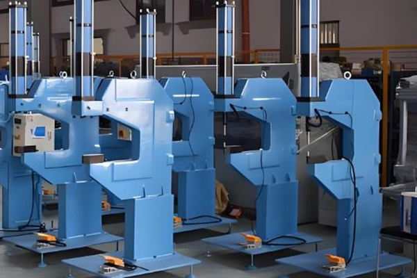 鉚接機(jī)出現(xiàn)小問(wèn)題？教你一招就搞定！